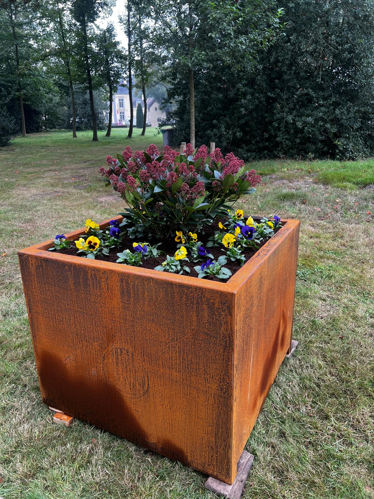 Bloembakken openbare ruimte cortenstaal bloembak dubbelwandig 