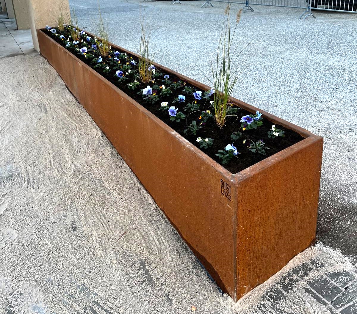 Bloembakken openbare ruimte parking